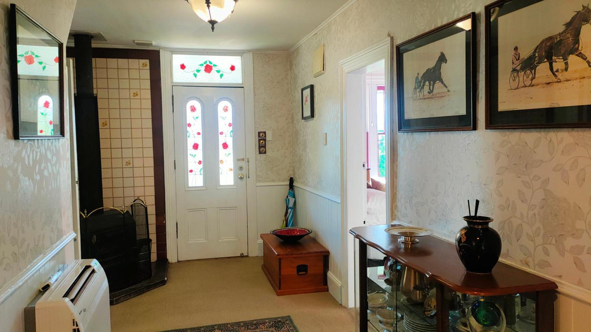 Holiday home The Oaks- A Beautifully Appointed 1890s